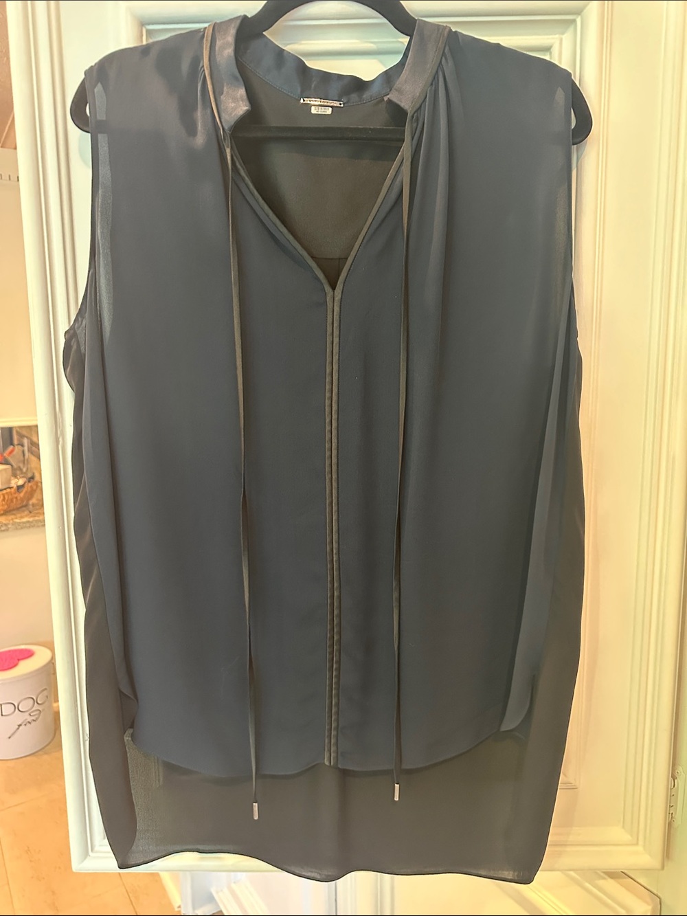 Tahari Navy/Black Sleeveless silk top